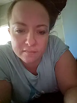 Snapshot of julimonroe chatting on 02-25-26, 02:21 julimonroe online show from 02-25-26, 02:21