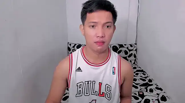 xSebastian19 online show from 01-05-25, 09:47