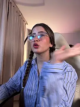 Snapshot of Stormiie777 chatting on 02-03-26, 01:37 Stormiie777 online show from 02-03-26, 01:37