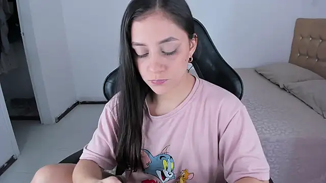 EmmaGrace1999 online show from 10-23-25, 04:50