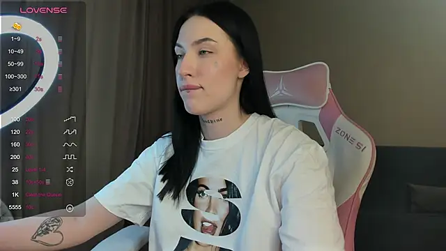 JenniferQueen11 online show from 01-11-25, 09:57