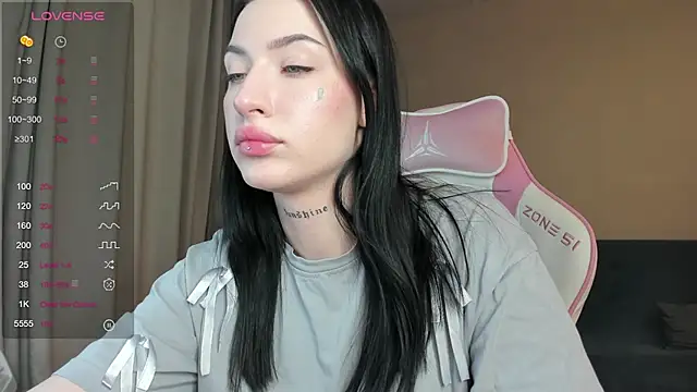 JenniferQueen11 online show from 01-17-25, 05:51