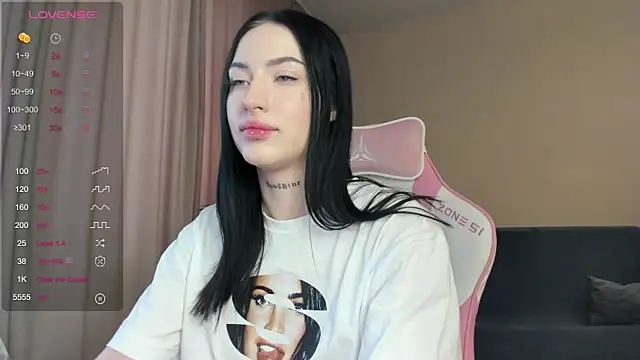 JenniferQueen11 online show from 01-19-25, 06:20