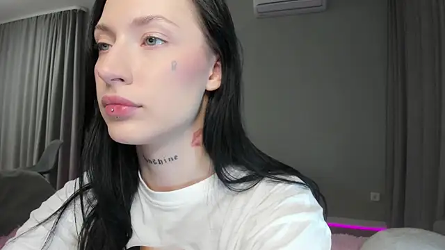 JenniferQueen11 online show from 09-19-25, 04:18