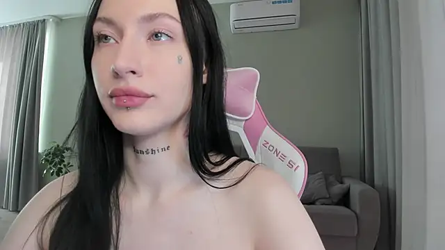 JenniferQueen11 online show from 10-18-25, 06:26