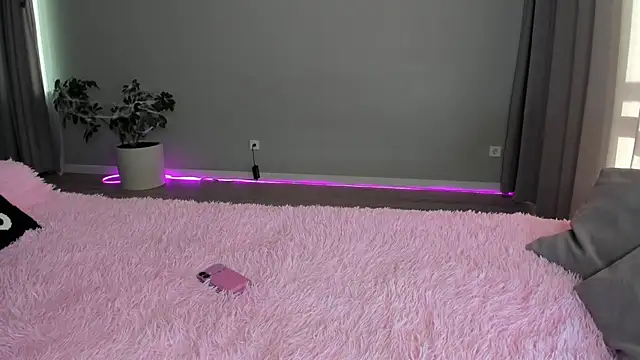 JenniferQueen11 online show from 10-25-25, 09:39