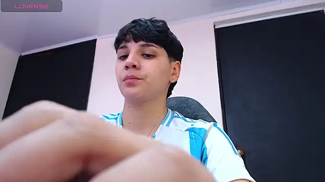 Snapshot of bad_giirl_ chatting on 12-18-24, 03:55 bad giirl  online show from 12-18-24, 03:55