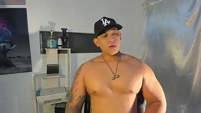 Snapshot of Colton_Massif chatting on 12-06-24, 06:37 Colton Massif online show from 12-06-24, 06:37