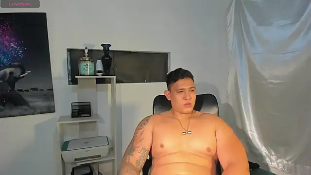 Snapshot of Colton_Massif chatting on 12-10-24, 11:00 Colton Massif online show from 12-10-24, 11:00