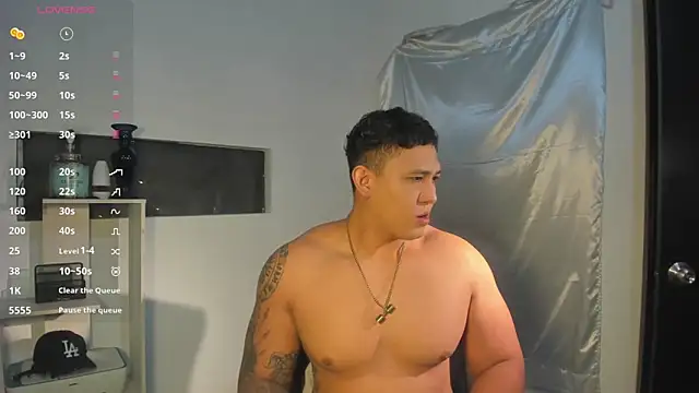 Snapshot of Colton_Massif chatting on 12-15-24, 11:09 Colton Massif online show from 12-15-24, 11:09