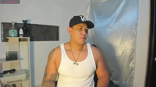 Snapshot of Colton_Massif chatting on 12-21-24, 03:36 Colton Massif online show from 12-21-24, 03:36