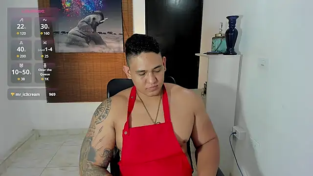 Snapshot of Colton_Massif chatting on 03-12-25, 06:18 Colton Massif online show from 03-12-25, 06:18