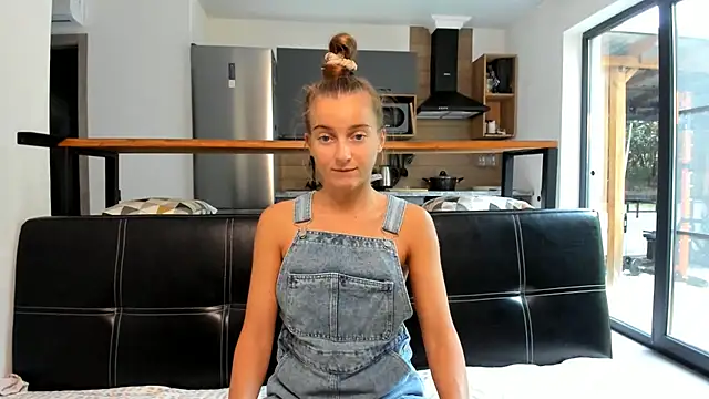 Snapshot of ElizSweet chatting on 10-23-25, 08:57 ElizSweet online show from 10-23-25, 08:57