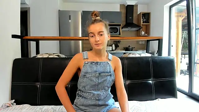 Snapshot of ElizSweet chatting on 10-28-25, 08:18 ElizSweet online show from 10-28-25, 08:18