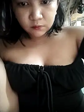 Snapshot of milkytitsmom4u chatting on 10-01-25, 12:27 milkytitsmom4u online show from 10-01-25, 12:27