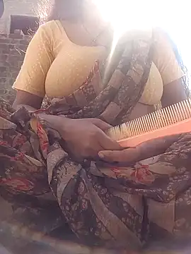 Snapshot of Lattika-Bhabhi chatting on 02-12-25, 08:06 Lattika-Bhabhi online show from 02-12-25, 08:06