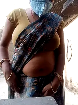 Snapshot of Lattika-Bhabhi chatting on 02-24-25, 11:21 Lattika-Bhabhi online show from 02-24-25, 11:21