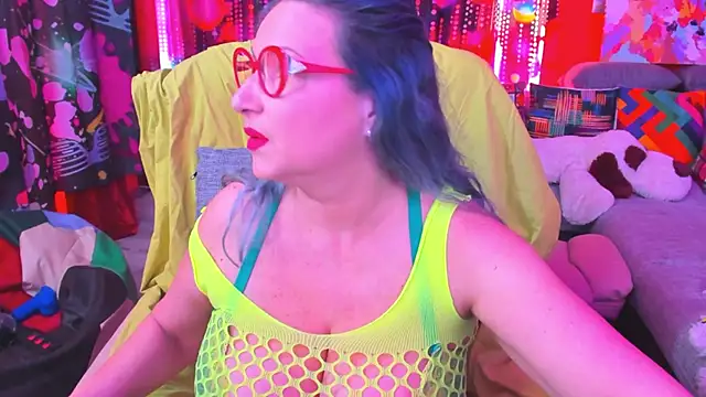 mature lisa naughty online show from 03-08-25, 03:35