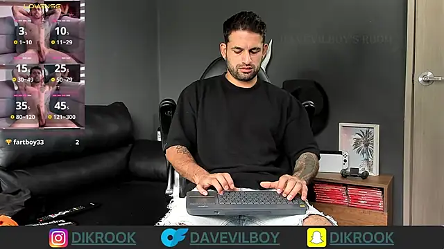 Snapshot of Davevilboy chatting on 03-12-25, 12:26 Davevilboy online show from 03-12-25, 12:26