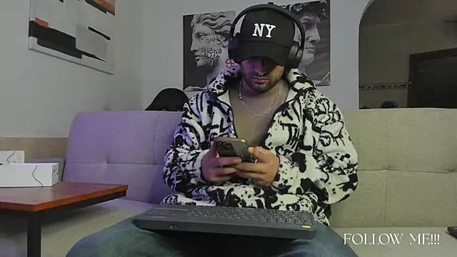 Snapshot of Davevilboy chatting on 09-23-25, 01:47 Davevilboy online show from 09-23-25, 01:47