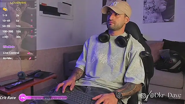 Snapshot of Davevilboy chatting on 10-05-25, 02:48 Davevilboy online show from 10-05-25, 02:48