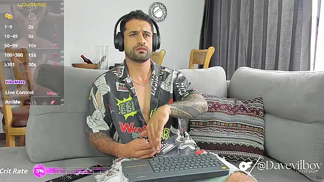 Snapshot of Davevilboy chatting on 10-11-25, 02:59 Davevilboy online show from 10-11-25, 02:59