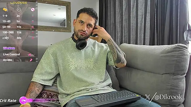 Snapshot of Davevilboy chatting on 10-21-25, 12:50 Davevilboy online show from 10-21-25, 12:50