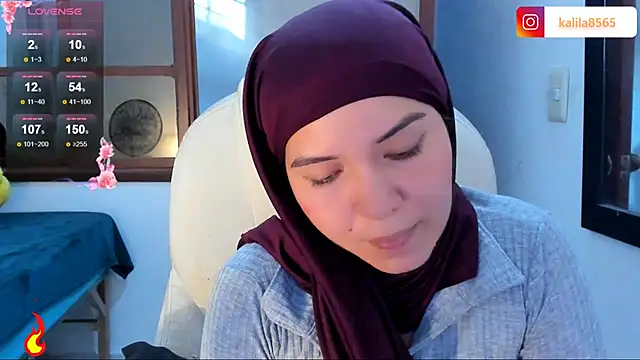 MatchedEyebrow online show from 10-22-25, 09:03