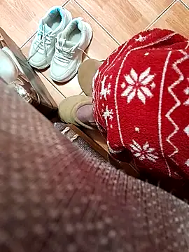 feet toes online show from 02-18-25, 06:04