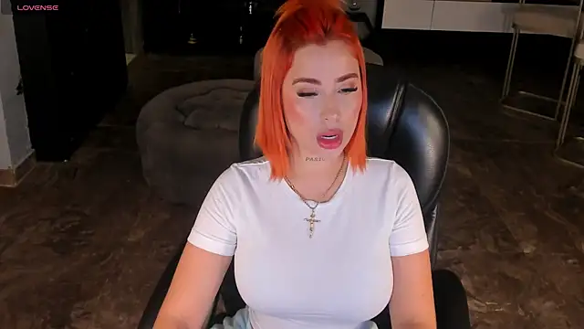 Snapshot of MadelineFox chatting on 09-28-25, 12:43 MadelineFox online show from 09-28-25, 12:43