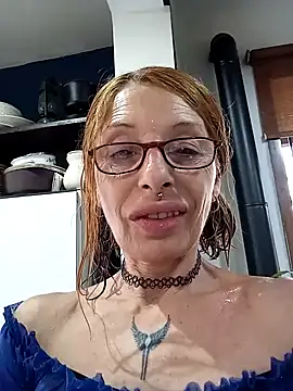 Snapshot of FrozenWaffle chatting on 02-25-25, 06:31 FrozenWaffle online show from 02-25-25, 06:31