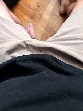 Snapshot of MrandMrsHaze chatting on 10-16-25, 02:12 MrandMrsHaze online show from 10-16-25, 02:12