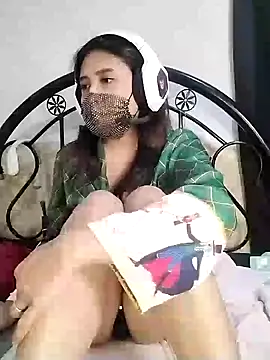 Snapshot of _Shimmerlyn_ chatting on 01-12-25, 06:16 Shimmerlyn online show from 01-12-25, 06:16