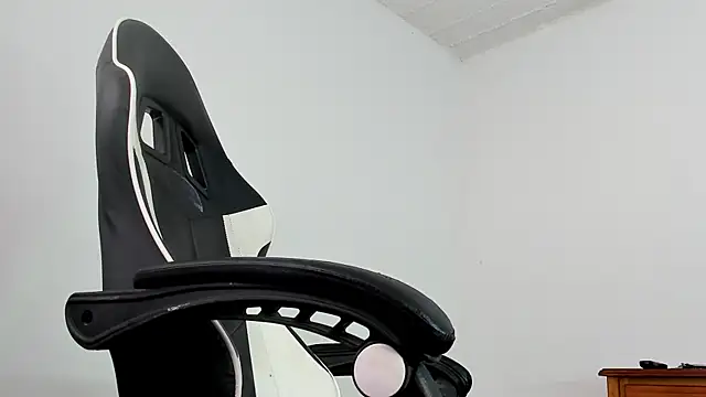 YeremiBrowm online show from 02-25-25, 08:30