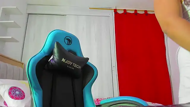 Lunastar02 online show from 11-29-25, 02:31