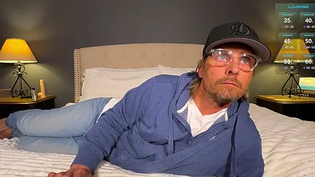 Snapshot of RyanRitchie chatting on 12-17-24, 03:17 RyanRitchie online show from 12-17-24, 03:17