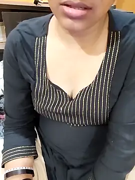 Snapshot of Diya_143 chatting on 02-23-25, 08:22 Diya 143 online show from 02-23-25, 08:22