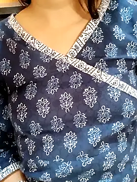 Snapshot of Diya_143 chatting on 03-02-25, 05:12 Diya 143 online show from 03-02-25, 05:12