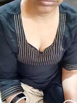 Snapshot of Diya_143 chatting on 03-04-25, 09:40 Diya 143 online show from 03-04-25, 09:40