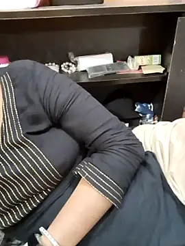 Snapshot of Diya_143 chatting on 03-04-25, 06:07 Diya 143 online show from 03-04-25, 06:07