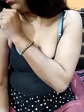Snapshot of Diya_143 chatting on 03-05-25, 03:29 Diya 143 online show from 03-05-25, 03:29