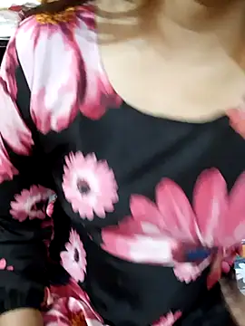 Snapshot of Diya_143 chatting on 03-07-25, 03:18 Diya 143 online show from 03-07-25, 03:18