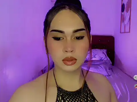 Snapshot of AlodiaOfCums chatting on 10-29-25, 01:46 AlodiaOfCums online show from 10-29-25, 01:46