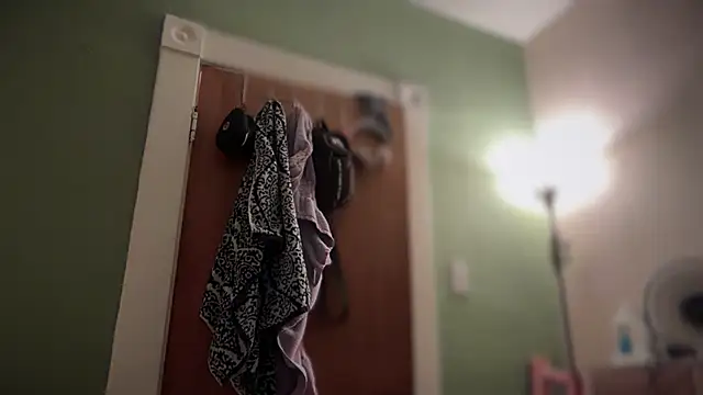 Snapshot of nativepumpkin95 chatting on 12-19-25, 12:28 nativepumpkin95 online show from 12-19-25, 12:28