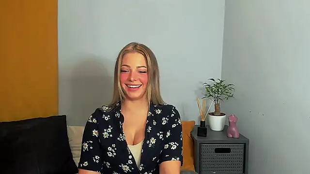 LilyBlondee online show from 03-02-25, 04:32