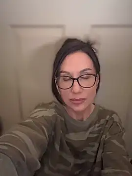 Fiona Kent  online show from 12-20-24, 02:08