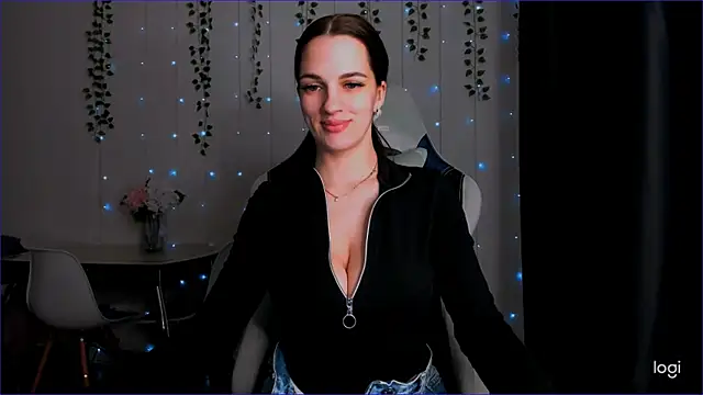 Snapshot of KarlaSim chatting on 02-15-25, 12:04 KarlaSim online show from 02-15-25, 12:04