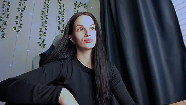 Snapshot of KarlaSim chatting on 10-21-25, 01:45 KarlaSim online show from 10-21-25, 01:45