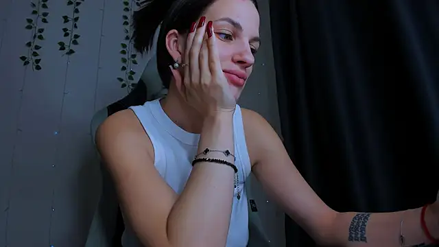 Snapshot of KarlaSim chatting on 11-01-25, 08:49 KarlaSim online show from 11-01-25, 08:49