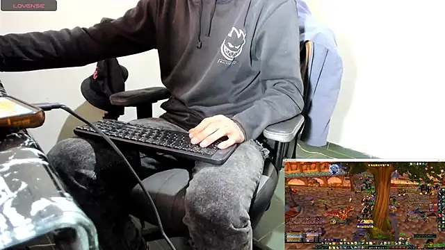 Snapshot of Jeff_Walton@xh chatting on 01-21-25, 02:43 Jeff Waltonxh online show from 01-21-25, 02:43